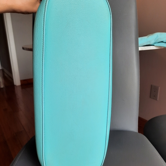 Shopper tote in Tiffany Blue® grain leather - Picture 3 of 11